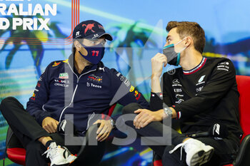 2022-04-08 - PEREZ Sergio (mex), Red Bull Racing RB18, RUSSELL George (gbr), Mercedes AMG F1 Team W13, portrait, press conference during the Formula 1 Heineken Australian Grand Prix 2022, 3rd round of the 2022 FIA Formula One World Championship, on the Albert Park Circuit, from April 8 to 10, 2022 in Melbourne, Australia - FORMULA 1 HEINEKEN AUSTRALIAN GRAND PRIX 2022, 3RD ROUND OF THE 2022 FIA FORMULA ONE WORLD CHAMPIONSHIP - FORMULA 1 - MOTORS
