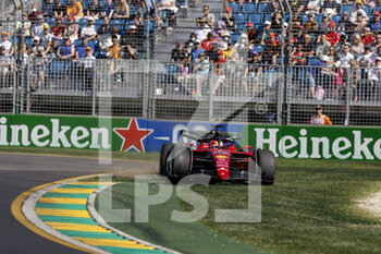 2022-04-08 - 16 LECLERC Charles (mco), Scuderia Ferrari F1-75, going off track during the Formula 1 Heineken Australian Grand Prix 2022, 3rd round of the 2022 FIA Formula One World Championship, on the Albert Park Circuit, from April 8 to 10, 2022 in Melbourne, Australia - FORMULA 1 HEINEKEN AUSTRALIAN GRAND PRIX 2022, 3RD ROUND OF THE 2022 FIA FORMULA ONE WORLD CHAMPIONSHIP - FORMULA 1 - MOTORS