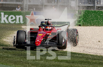 2022-04-08 - 16 LECLERC Charles (mco), Scuderia Ferrari F1-75, going off track during the Formula 1 Heineken Australian Grand Prix 2022, 3rd round of the 2022 FIA Formula One World Championship, on the Albert Park Circuit, from April 8 to 10, 2022 in Melbourne, Australia - FORMULA 1 HEINEKEN AUSTRALIAN GRAND PRIX 2022, 3RD ROUND OF THE 2022 FIA FORMULA ONE WORLD CHAMPIONSHIP - FORMULA 1 - MOTORS
