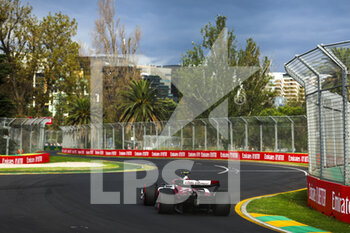 2022-04-08 - 24 ZHOU Guanyu (chi), Alfa Romeo F1 Team ORLEN C42, action during the Formula 1 Heineken Australian Grand Prix 2022, 3rd round of the 2022 FIA Formula One World Championship, on the Albert Park Circuit, from April 8 to 10, 2022 in Melbourne, Australia - FORMULA 1 HEINEKEN AUSTRALIAN GRAND PRIX 2022, 3RD ROUND OF THE 2022 FIA FORMULA ONE WORLD CHAMPIONSHIP - FORMULA 1 - MOTORS