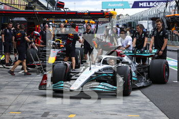 2022-04-08 - 63 RUSSELL George (gbr), Mercedes AMG F1 Team W13, ambiance during the Formula 1 Heineken Australian Grand Prix 2022, 3rd round of the 2022 FIA Formula One World Championship, on the Albert Park Circuit, from April 8 to 10, 2022 in Melbourne, Australia - FORMULA 1 HEINEKEN AUSTRALIAN GRAND PRIX 2022, 3RD ROUND OF THE 2022 FIA FORMULA ONE WORLD CHAMPIONSHIP - FORMULA 1 - MOTORS