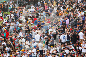2022-04-08 - Fans around the track during the Formula 1 Heineken Australian Grand Prix 2022, 3rd round of the 2022 FIA Formula One World Championship, on the Albert Park Circuit, from April 8 to 10, 2022 in Melbourne, Australia - FORMULA 1 HEINEKEN AUSTRALIAN GRAND PRIX 2022, 3RD ROUND OF THE 2022 FIA FORMULA ONE WORLD CHAMPIONSHIP - FORMULA 1 - MOTORS