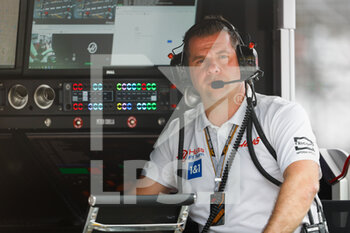 2022-04-09 - CROLLA Peter, Trackside Operations Manager at Haas F1 Team, portrait during the Formula 1 Heineken Australian Grand Prix 2022, 3rd round of the 2022 FIA Formula One World Championship, on the Albert Park Circuit, from April 8 to 10, 2022 in Melbourne, Australia - FORMULA 1 HEINEKEN AUSTRALIAN GRAND PRIX 2022, 3RD ROUND OF THE 2022 FIA FORMULA ONE WORLD CHAMPIONSHIP - FORMULA 1 - MOTORS