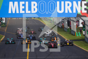 2022-04-09 - Start of the race, 16 LECLERC Charles (mco), Scuderia Ferrari F1-75, 01 VERSTAPPEN Max (nld), Red Bull Racing RB18, action during the Formula 1 Heineken Australian Grand Prix 2022, 3rd round of the 2022 FIA Formula One World Championship, on the Albert Park Circuit, from April 8 to 10, 2022 in Melbourne, Australia - FORMULA 1 HEINEKEN AUSTRALIAN GRAND PRIX 2022, 3RD ROUND OF THE 2022 FIA FORMULA ONE WORLD CHAMPIONSHIP - FORMULA 1 - MOTORS