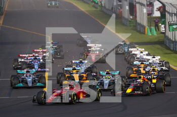 2022-04-09 - Start of the race, 16 LECLERC Charles (mco), Scuderia Ferrari F1-75, 01 VERSTAPPEN Max (nld), Red Bull Racing RB18, action during the Formula 1 Heineken Australian Grand Prix 2022, 3rd round of the 2022 FIA Formula One World Championship, on the Albert Park Circuit, from April 8 to 10, 2022 in Melbourne, Australia - FORMULA 1 HEINEKEN AUSTRALIAN GRAND PRIX 2022, 3RD ROUND OF THE 2022 FIA FORMULA ONE WORLD CHAMPIONSHIP - FORMULA 1 - MOTORS