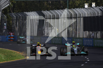 2022-04-09 - 11 PEREZ Sergio (mex), Red Bull Racing RB18, 44 HAMILTON Lewis (gbr), Mercedes AMG F1 Team W13, action during the Formula 1 Heineken Australian Grand Prix 2022, 3rd round of the 2022 FIA Formula One World Championship, on the Albert Park Circuit, from April 8 to 10, 2022 in Melbourne, Australia - FORMULA 1 HEINEKEN AUSTRALIAN GRAND PRIX 2022, 3RD ROUND OF THE 2022 FIA FORMULA ONE WORLD CHAMPIONSHIP - FORMULA 1 - MOTORS