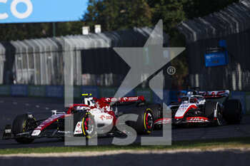 2022-04-09 - 24 ZHOU Guanyu (chi), Alfa Romeo F1 Team ORLEN C42, action during the Formula 1 Heineken Australian Grand Prix 2022, 3rd round of the 2022 FIA Formula One World Championship, on the Albert Park Circuit, from April 8 to 10, 2022 in Melbourne, Australia - FORMULA 1 HEINEKEN AUSTRALIAN GRAND PRIX 2022, 3RD ROUND OF THE 2022 FIA FORMULA ONE WORLD CHAMPIONSHIP - FORMULA 1 - MOTORS
