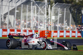 2022-04-09 - 24 ZHOU Guanyu (chi), Alfa Romeo F1 Team ORLEN C42, action during the Formula 1 Heineken Australian Grand Prix 2022, 3rd round of the 2022 FIA Formula One World Championship, on the Albert Park Circuit, from April 8 to 10, 2022 in Melbourne, Australia - FORMULA 1 HEINEKEN AUSTRALIAN GRAND PRIX 2022, 3RD ROUND OF THE 2022 FIA FORMULA ONE WORLD CHAMPIONSHIP - FORMULA 1 - MOTORS