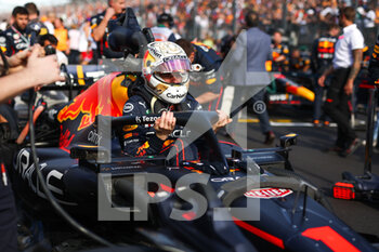 2022-04-10 - starting grid, grille de depart, VERSTAPPEN Max (ned), Red Bull Racing RB18, portrait during the Formula 1 Heineken Australian Grand Prix 2022, 3rd round of the 2022 FIA Formula One World Championship, on the Albert Park Circuit, from April 8 to 10, 2022 in Melbourne, Australia - FORMULA 1 HEINEKEN AUSTRALIAN GRAND PRIX 2022, 3RD ROUND OF THE 2022 FIA FORMULA ONE WORLD CHAMPIONSHIP - FORMULA 1 - MOTORS