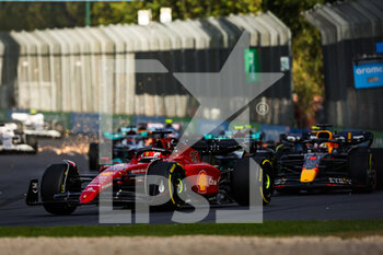 2022-04-10 - Start of the race: LECLERC Charles (mco), Scuderia Ferrari F1-75, VERSTAPPEN Max (ned), Red Bull Racing RB18, action during the Formula 1 Heineken Australian Grand Prix 2022, 3rd round of the 2022 FIA Formula One World Championship, on the Albert Park Circuit, from April 8 to 10, 2022 in Melbourne, Australia - FORMULA 1 HEINEKEN AUSTRALIAN GRAND PRIX 2022, 3RD ROUND OF THE 2022 FIA FORMULA ONE WORLD CHAMPIONSHIP - FORMULA 1 - MOTORS