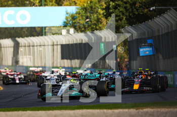 2022-04-10 - HAMILTON Lewis (gbr), Mercedes AMG F1 Team W13, 11 PEREZ Sergio (mex), Red Bull Racing RB18, action during the Formula 1 Heineken Australian Grand Prix 2022, 3rd round of the 2022 FIA Formula One World Championship, on the Albert Park Circuit, from April 8 to 10, 2022 in Melbourne, Australia - FORMULA 1 HEINEKEN AUSTRALIAN GRAND PRIX 2022, 3RD ROUND OF THE 2022 FIA FORMULA ONE WORLD CHAMPIONSHIP - FORMULA 1 - MOTORS