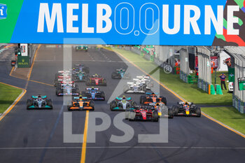 2022-04-10 - start of the race, depart, 16 LECLERC Charles (mco), Scuderia Ferrari F1-75, 01 VERSTAPPEN Max (nld), Red Bull Racing RB18, action during the Formula 1 Heineken Australian Grand Prix 2022, 3rd round of the 2022 FIA Formula One World Championship, on the Albert Park Circuit, from April 8 to 10, 2022 in Melbourne, Australia - FORMULA 1 HEINEKEN AUSTRALIAN GRAND PRIX 2022, 3RD ROUND OF THE 2022 FIA FORMULA ONE WORLD CHAMPIONSHIP - FORMULA 1 - MOTORS