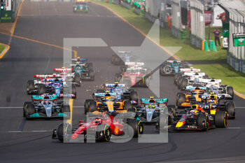 2022-04-10 - start of the race, depart, 16 LECLERC Charles (mco), Scuderia Ferrari F1-75, 01 VERSTAPPEN Max (nld), Red Bull Racing RB18, action during the Formula 1 Heineken Australian Grand Prix 2022, 3rd round of the 2022 FIA Formula One World Championship, on the Albert Park Circuit, from April 8 to 10, 2022 in Melbourne, Australia - FORMULA 1 HEINEKEN AUSTRALIAN GRAND PRIX 2022, 3RD ROUND OF THE 2022 FIA FORMULA ONE WORLD CHAMPIONSHIP - FORMULA 1 - MOTORS