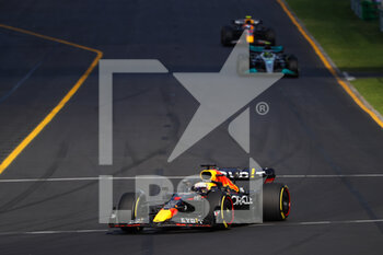 2022-04-10 - 01 VERSTAPPEN Max (nld), Red Bull Racing RB18, action during the Formula 1 Heineken Australian Grand Prix 2022, 3rd round of the 2022 FIA Formula One World Championship, on the Albert Park Circuit, from April 8 to 10, 2022 in Melbourne, Australia - FORMULA 1 HEINEKEN AUSTRALIAN GRAND PRIX 2022, 3RD ROUND OF THE 2022 FIA FORMULA ONE WORLD CHAMPIONSHIP - FORMULA 1 - MOTORS