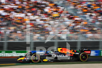 2022-04-10 - 01 VERSTAPPEN Max (nld), Red Bull Racing RB18, action during the Formula 1 Heineken Australian Grand Prix 2022, 3rd round of the 2022 FIA Formula One World Championship, on the Albert Park Circuit, from April 8 to 10, 2022 in Melbourne, Australia - FORMULA 1 HEINEKEN AUSTRALIAN GRAND PRIX 2022, 3RD ROUND OF THE 2022 FIA FORMULA ONE WORLD CHAMPIONSHIP - FORMULA 1 - MOTORS
