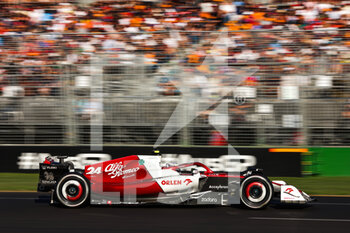 2022-04-10 - 24 ZHOU Guanyu (chi), Alfa Romeo F1 Team ORLEN C42, action during the Formula 1 Heineken Australian Grand Prix 2022, 3rd round of the 2022 FIA Formula One World Championship, on the Albert Park Circuit, from April 8 to 10, 2022 in Melbourne, Australia - FORMULA 1 HEINEKEN AUSTRALIAN GRAND PRIX 2022, 3RD ROUND OF THE 2022 FIA FORMULA ONE WORLD CHAMPIONSHIP - FORMULA 1 - MOTORS