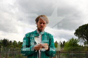 2022-04-23 - Sebastian Vettel (GER) Aston Martin AMR22 - FORMULA 1 ROLEX EMILIA ROMAGNA GRAND PRIX 2022, 4RD ROUND OF THE 2022 FIA FORMULA ONE WORLD CHAMPIONSHIP FREE PRACTISES AND SPRINT RACE - FORMULA 1 - MOTORS