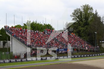 2022-04-23 - Supporters Ferrari at Rivazza - FORMULA 1 ROLEX EMILIA ROMAGNA GRAND PRIX 2022, 4RD ROUND OF THE 2022 FIA FORMULA ONE WORLD CHAMPIONSHIP FREE PRACTISES AND SPRINT RACE - FORMULA 1 - MOTORS