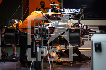 2022-04-21 - McLaren F1 Team MCL36, mechanical detail in the garage, box, during the Formula 1 Grand Premio del Made in Italy e dell'Emilia-Romagna 2022, 4th round of the 2022 FIA Formula One World Championship, on the Imola Circuit, from April 22 to 24, 2022 in Imola, Italy - FORMULA 1 GRAND PREMIO DEL MADE IN ITALY E DELL'EMILIA-ROMAGNA 2022, 4TH ROUND OF THE 2022 FIA FORMULA ONE WORLD CHAMPIONSHIP - FORMULA 1 - MOTORS