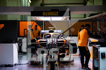 2022-04-21 - McLaren F1 Team, ambiance during the Formula 1 Grand Premio del Made in Italy e dell'Emilia-Romagna 2022, 4th round of the 2022 FIA Formula One World Championship, on the Imola Circuit, from April 22 to 24, 2022 in Imola, Italy - FORMULA 1 GRAND PREMIO DEL MADE IN ITALY E DELL'EMILIA-ROMAGNA 2022, 4TH ROUND OF THE 2022 FIA FORMULA ONE WORLD CHAMPIONSHIP - FORMULA 1 - MOTORS