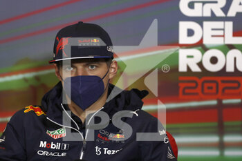 2022-04-22 - VERSTAPPEN Max (ned), Red Bull Racing RB18, portrait, press conference during the Formula 1 Grand Premio del Made in Italy e dell'Emilia-Romagna 2022, 4th round of the 2022 FIA Formula One World Championship, on the Imola Circuit, from April 22 to 24, 2022 in Imola, Italy - FORMULA 1 GRAND PREMIO DEL MADE IN ITALY E DELL'EMILIA-ROMAGNA 2022, 4TH ROUND OF THE 2022 FIA FORMULA ONE WORLD CHAMPIONSHIP - FORMULA 1 - MOTORS