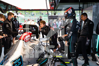 2022-04-22 - RUSSELL George (gbr), Mercedes AMG F1 Team W13, portrait garage, box, during the Formula 1 Grand Premio del Made in Italy e dell'Emilia-Romagna 2022, 4th round of the 2022 FIA Formula One World Championship, on the Imola Circuit, from April 22 to 24, 2022 in Imola, Italy - FORMULA 1 GRAND PREMIO DEL MADE IN ITALY E DELL'EMILIA-ROMAGNA 2022, 4TH ROUND OF THE 2022 FIA FORMULA ONE WORLD CHAMPIONSHIP - FORMULA 1 - MOTORS