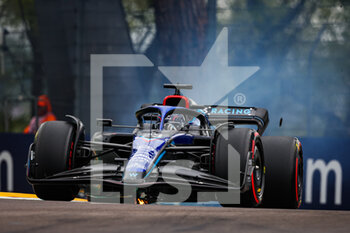 2022-04-22 - ALBON Alexander (tha), Williams Racing FW44, action mechanical brakes failure during the Formula 1 Grand Premio del Made in Italy e dell'Emilia-Romagna 2022, 4th round of the 2022 FIA Formula One World Championship, on the Imola Circuit, from April 22 to 24, 2022 in Imola, Italy - FORMULA 1 GRAND PREMIO DEL MADE IN ITALY E DELL'EMILIA-ROMAGNA 2022, 4TH ROUND OF THE 2022 FIA FORMULA ONE WORLD CHAMPIONSHIP - FORMULA 1 - MOTORS