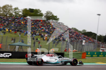 2022-04-22 - 63 RUSSELL George (gbr), Mercedes AMG F1 Team W13, action during the Formula 1 Grand Premio del Made in Italy e dell'Emilia-Romagna 2022, 4th round of the 2022 FIA Formula One World Championship, on the Imola Circuit, from April 22 to 24, 2022 in Imola, Italy - FORMULA 1 GRAND PREMIO DEL MADE IN ITALY E DELL'EMILIA-ROMAGNA 2022, 4TH ROUND OF THE 2022 FIA FORMULA ONE WORLD CHAMPIONSHIP - FORMULA 1 - MOTORS