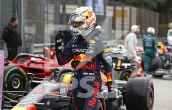 2022-04-22 - VERSTAPPEN Max (ned), Red Bull Racing RB18, portrait during the Formula 1 Grand Premio del Made in Italy e dell'Emilia-Romagna 2022, 4th round of the 2022 FIA Formula One World Championship, on the Imola Circuit, from April 22 to 24, 2022 in Imola, Italy - FORMULA 1 GRAND PREMIO DEL MADE IN ITALY E DELL'EMILIA-ROMAGNA 2022, 4TH ROUND OF THE 2022 FIA FORMULA ONE WORLD CHAMPIONSHIP - FORMULA 1 - MOTORS