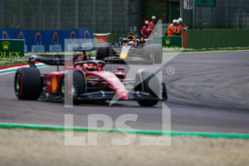 2022-04-23 - 16 LECLERC Charles (mco), Scuderia Ferrari F1-75, 01 VERSTAPPEN Max (nld), Red Bull Racing RB18, action during the Formula 1 Grand Premio del Made in Italy e dell'Emilia-Romagna 2022, 4th round of the 2022 FIA Formula One World Championship, on the Imola Circuit, from April 22 to 24, 2022 in Imola, Italy - FORMULA 1 GRAND PREMIO DEL MADE IN ITALY E DELL'EMILIA-ROMAGNA 2022, 4TH ROUND OF THE 2022 FIA FORMULA ONE WORLD CHAMPIONSHIP - FORMULA 1 - MOTORS