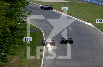 2022-04-23 - 10 GASLY Pierre (fra), Scuderia AlphaTauri AT03, 06 LATIFI Nicholas (can), Williams Racing FW44, action during the Formula 1 Grand Premio del Made in Italy e dell'Emilia-Romagna 2022, 4th round of the 2022 FIA Formula One World Championship, on the Imola Circuit, from April 22 to 24, 2022 in Imola, Italy - FORMULA 1 GRAND PREMIO DEL MADE IN ITALY E DELL'EMILIA-ROMAGNA 2022, 4TH ROUND OF THE 2022 FIA FORMULA ONE WORLD CHAMPIONSHIP - FORMULA 1 - MOTORS