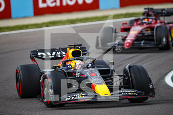 2022-04-23 - 01 VERSTAPPEN Max (nld), Red Bull Racing RB18, action during the Formula 1 Grand Premio del Made in Italy e dell'Emilia-Romagna 2022, 4th round of the 2022 FIA Formula One World Championship, on the Imola Circuit, from April 22 to 24, 2022 in Imola, Italy - FORMULA 1 GRAND PREMIO DEL MADE IN ITALY E DELL'EMILIA-ROMAGNA 2022, 4TH ROUND OF THE 2022 FIA FORMULA ONE WORLD CHAMPIONSHIP - FORMULA 1 - MOTORS