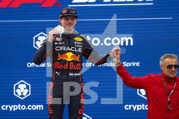 2022-04-23 - VERSTAPPEN Max (ned), Red Bull Racing RB18, portrait during the Formula 1 Grand Premio del Made in Italy e dell'Emilia-Romagna 2022, 4th round of the 2022 FIA Formula One World Championship, on the Imola Circuit, from April 22 to 24, 2022 in Imola, Italy - FORMULA 1 GRAND PREMIO DEL MADE IN ITALY E DELL'EMILIA-ROMAGNA 2022, 4TH ROUND OF THE 2022 FIA FORMULA ONE WORLD CHAMPIONSHIP - FORMULA 1 - MOTORS