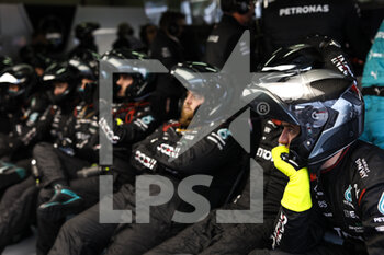 2022-04-24 - Mercedes AMG F1 Team, ambiance during the Formula 1 Grand Premio del Made in Italy e dell'Emilia-Romagna 2022, 4th round of the 2022 FIA Formula One World Championship, on the Imola Circuit, from April 22 to 24, 2022 in Imola, Italy - FORMULA 1 GRAND PREMIO DEL MADE IN ITALY E DELL'EMILIA-ROMAGNA 2022, 4TH ROUND OF THE 2022 FIA FORMULA ONE WORLD CHAMPIONSHIP - FORMULA 1 - MOTORS