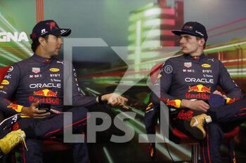 2022-04-24 - PEREZ Sergio (mex), Red Bull Racing RB18, VERSTAPPEN Max (ned), Red Bull Racing RB18, portrait, post race press conference during the Formula 1 Grand Premio del Made in Italy e dell'Emilia-Romagna 2022, 4th round of the 2022 FIA Formula One World Championship, on the Imola Circuit, from April 22 to 24, 2022 in Imola, Italy - FORMULA 1 GRAND PREMIO DEL MADE IN ITALY E DELL'EMILIA-ROMAGNA 2022, 4TH ROUND OF THE 2022 FIA FORMULA ONE WORLD CHAMPIONSHIP - FORMULA 1 - MOTORS