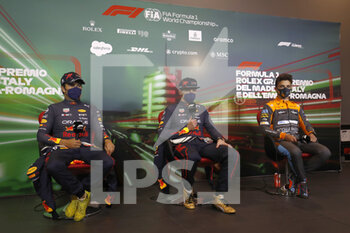 2022-04-24 - PEREZ Sergio (mex), Red Bull Racing RB18, VERSTAPPEN Max (ned), Red Bull Racing RB18, NORRIS Lando (gbr), McLaren F1 Team MCL36, portrait, post race press conference during the Formula 1 Grand Premio del Made in Italy e dell'Emilia-Romagna 2022, 4th round of the 2022 FIA Formula One World Championship, on the Imola Circuit, from April 22 to 24, 2022 in Imola, Italy - FORMULA 1 GRAND PREMIO DEL MADE IN ITALY E DELL'EMILIA-ROMAGNA 2022, 4TH ROUND OF THE 2022 FIA FORMULA ONE WORLD CHAMPIONSHIP - FORMULA 1 - MOTORS