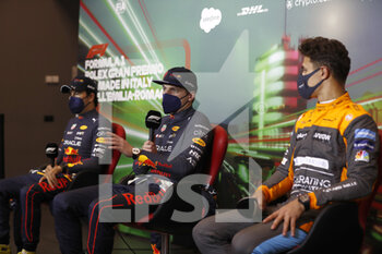 2022-04-24 - VERSTAPPEN Max (ned), Red Bull Racing RB18, portrait, post race press conference during the Formula 1 Grand Premio del Made in Italy e dell'Emilia-Romagna 2022, 4th round of the 2022 FIA Formula One World Championship, on the Imola Circuit, from April 22 to 24, 2022 in Imola, Italy - FORMULA 1 GRAND PREMIO DEL MADE IN ITALY E DELL'EMILIA-ROMAGNA 2022, 4TH ROUND OF THE 2022 FIA FORMULA ONE WORLD CHAMPIONSHIP - FORMULA 1 - MOTORS