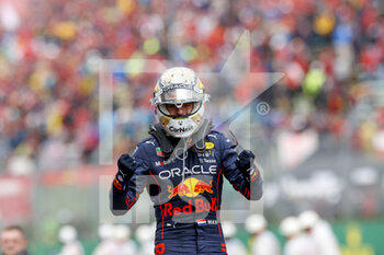 2022-04-24 - VERSTAPPEN Max (ned), Red Bull Racing RB18, portrait during the Formula 1 Grand Premio del Made in Italy e dell'Emilia-Romagna 2022, 4th round of the 2022 FIA Formula One World Championship, on the Imola Circuit, from April 22 to 24, 2022 in Imola, Italy - FORMULA 1 GRAND PREMIO DEL MADE IN ITALY E DELL'EMILIA-ROMAGNA 2022, 4TH ROUND OF THE 2022 FIA FORMULA ONE WORLD CHAMPIONSHIP - FORMULA 1 - MOTORS