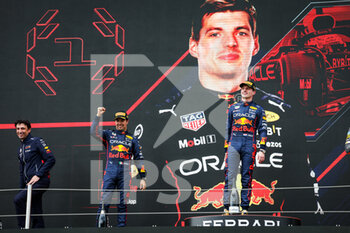 2022-04-24 - VERSTAPPEN Max (ned), Red Bull Racing RB18, PEREZ Sergio (mex), Red Bull Racing RB18, portrait podium during the Formula 1 Grand Premio del Made in Italy e dell'Emilia-Romagna 2022, 4th round of the 2022 FIA Formula One World Championship, on the Imola Circuit, from April 22 to 24, 2022 in Imola, Italy - FORMULA 1 GRAND PREMIO DEL MADE IN ITALY E DELL'EMILIA-ROMAGNA 2022, 4TH ROUND OF THE 2022 FIA FORMULA ONE WORLD CHAMPIONSHIP - FORMULA 1 - MOTORS