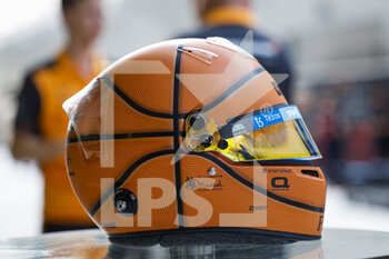 2022-05-05 - NORRIS Lando (gbr), McLaren F1 Team MCL36, special helmet during the Formula 1 Crypto.com Miami Grand Prix 2022, 5th round of the 2022 FIA Formula One World Championship, on the Miami International Autodrome, from May 6 to 8, 2022 in Miami Gardens, Florida, United States of America - FORMULA 1 CRYPTO.COM MIAMI GRAND PRIX 2022, 5TH ROUND OF THE 2022 FIA FORMULA ONE WORLD CHAMPIONSHIP - FORMULA 1 - MOTORS