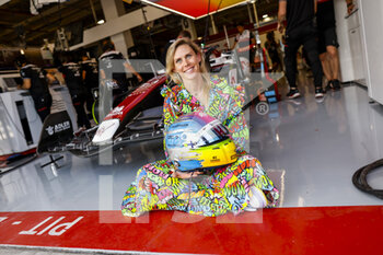 2022-05-06 - Bottas’ girlfriend Tiffany Cromwell during the Formula 1 Crypto.com Miami Grand Prix 2022, 5th round of the 2022 FIA Formula One World Championship, on the Miami International Autodrome, from May 6 to 8, 2022 in Miami Gardens, Florida, United States of America - FORMULA 1 CRYPTO.COM MIAMI GRAND PRIX 2022, 5TH ROUND OF THE 2022 FIA FORMULA ONE WORLD CHAMPIONSHIP - FORMULA 1 - MOTORS