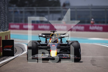 2022-05-06 - 01 VERSTAPPEN Max (nld), Red Bull Racing RB18, action during the Formula 1 Crypto.com Miami Grand Prix 2022, 5th round of the 2022 FIA Formula One World Championship, on the Miami International Autodrome, from May 6 to 8, 2022 in Miami Gardens, Florida, United States of America - FORMULA 1 CRYPTO.COM MIAMI GRAND PRIX 2022, 5TH ROUND OF THE 2022 FIA FORMULA ONE WORLD CHAMPIONSHIP - FORMULA 1 - MOTORS