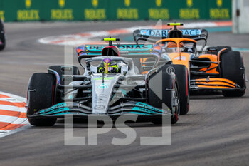 2022-05-06 - 44 HAMILTON Lewis (gbr), Mercedes AMG F1 Team W13, 04 NORRIS Lando (gbr), McLaren F1 Team MCL36, action during the Formula 1 Crypto.com Miami Grand Prix 2022, 5th round of the 2022 FIA Formula One World Championship, on the Miami International Autodrome, from May 6 to 8, 2022 in Miami Gardens, Florida, United States of America - FORMULA 1 CRYPTO.COM MIAMI GRAND PRIX 2022, 5TH ROUND OF THE 2022 FIA FORMULA ONE WORLD CHAMPIONSHIP - FORMULA 1 - MOTORS
