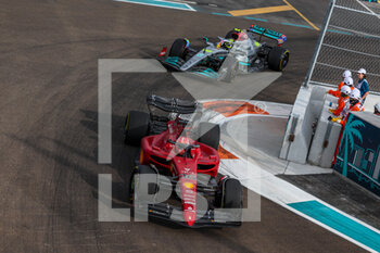 2022-05-06 - 16 LECLERC Charles (mco), Scuderia Ferrari F1-75, action with 44 HAMILTON Lewis (gbr), Mercedes AMG F1 Team W13 during the Formula 1 Crypto.com Miami Grand Prix 2022, 5th round of the 2022 FIA Formula One World Championship, on the Miami International Autodrome, from May 6 to 8, 2022 in Miami Gardens, Florida, United States of America - FORMULA 1 CRYPTO.COM MIAMI GRAND PRIX 2022, 5TH ROUND OF THE 2022 FIA FORMULA ONE WORLD CHAMPIONSHIP - FORMULA 1 - MOTORS