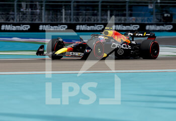 2022-05-06 - 11 PEREZ Sergio (mex), Red Bull Racing RB18, action during the Formula 1 Crypto.com Miami Grand Prix 2022, 5th round of the 2022 FIA Formula One World Championship, on the Miami International Autodrome, from May 6 to 8, 2022 in Miami Gardens, Florida, United States of America - FORMULA 1 CRYPTO.COM MIAMI GRAND PRIX 2022, 5TH ROUND OF THE 2022 FIA FORMULA ONE WORLD CHAMPIONSHIP - FORMULA 1 - MOTORS