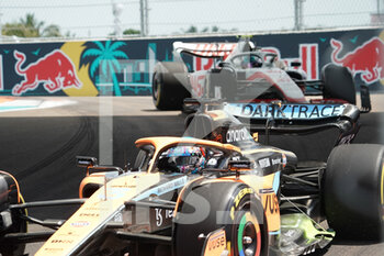 2022-05-06 - 06.05.2022, Miami International Autodrome, Miami, FORMULA 1 CRYPTO.COM MIAMI GRAND PRIX
,im Bild
Daniel Ricciardo (AUS), McLaren F1 Team, Mick Schumacher (DEU), Haas F1 Team - 2022 FORMULA 1 CRYPTO.COM MIAMI GRAND PRIX - FORMULA 1 - MOTORS