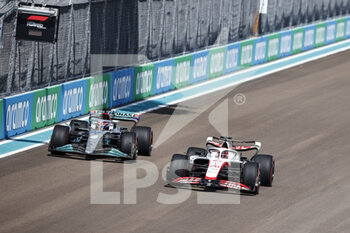 2022-05-07 - 63 RUSSELL George (gbr), Mercedes AMG F1 Team W13, action 20 MAGNUSSEN Kevin (den), Haas F1 Team VF-22 Ferrari, action during the Formula 1 Crypto.com Miami Grand Prix 2022, 5th round of the 2022 FIA Formula One World Championship, on the Miami International Autodrome, from May 6 to 8, 2022 in Miami Gardens, Florida, United States of America - FORMULA 1 CRYPTO.COM MIAMI GRAND PRIX 2022, 5TH ROUND OF THE 2022 FIA FORMULA ONE WORLD CHAMPIONSHIP - FORMULA 1 - MOTORS