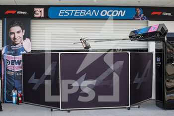 2022-05-07 - OCON Esteban (fra), Alpine F1 Team A522, box after his crash in free practice 3 during the Formula 1 Crypto.com Miami Grand Prix 2022, 5th round of the 2022 FIA Formula One World Championship, on the Miami International Autodrome, from May 6 to 8, 2022 in Miami Gardens, Florida, United States of America - FORMULA 1 CRYPTO.COM MIAMI GRAND PRIX 2022, 5TH ROUND OF THE 2022 FIA FORMULA ONE WORLD CHAMPIONSHIP - FORMULA 1 - MOTORS
