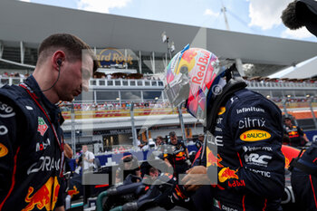 2022-05-08 - PEREZ Sergio (mex), Red Bull Racing RB18, portrait, starting grid, grille de depart, during the Formula 1 Crypto.com Miami Grand Prix 2022, 5th round of the 2022 FIA Formula One World Championship, on the Miami International Autodrome, from May 6 to 8, 2022 in Miami Gardens, Florida, United States of America - FORMULA 1 CRYPTO.COM MIAMI GRAND PRIX 2022, 5TH ROUND OF THE 2022 FIA FORMULA ONE WORLD CHAMPIONSHIP - FORMULA 1 - MOTORS