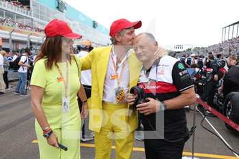2022-05-08 - VASSEUR Frederic (fra), Team Principal of Alfa Romeo F1 Team ORLEN, portrait, with Lapo Elkann, starting grid, grille de depart, during the Formula 1 Crypto.com Miami Grand Prix 2022, 5th round of the 2022 FIA Formula One World Championship, on the Miami International Autodrome, from May 6 to 8, 2022 in Miami Gardens, Florida, United States of America - FORMULA 1 CRYPTO.COM MIAMI GRAND PRIX 2022, 5TH ROUND OF THE 2022 FIA FORMULA ONE WORLD CHAMPIONSHIP - FORMULA 1 - MOTORS